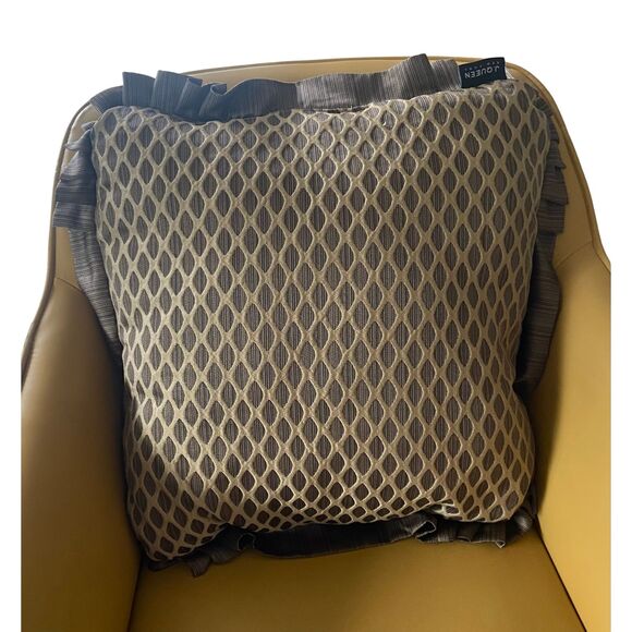 J Queen New York Throw Pillow Pair Tufted Round & Ruffled Square Gold Tan - Picture 4 of 6